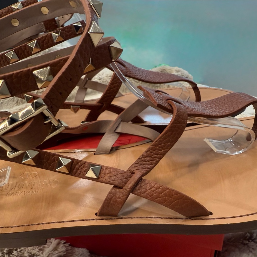 Valentino Garavani Rockstud Leather Sandals - Picture 12 of 16